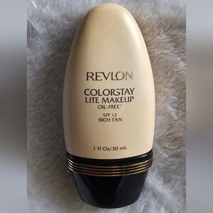 Revlon ColorStay Lite Makeup oil-free foundation in the shade Rich Tan